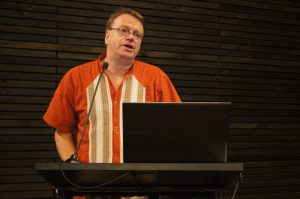 Presentación del académico Gunther Dietz.